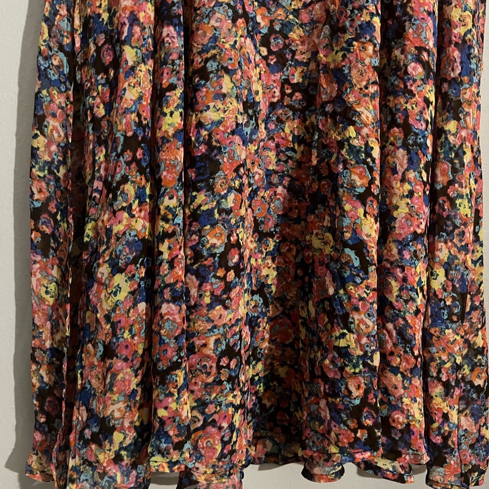 Decree Colorful Abstract Pattern Top - Picture 3 of 11